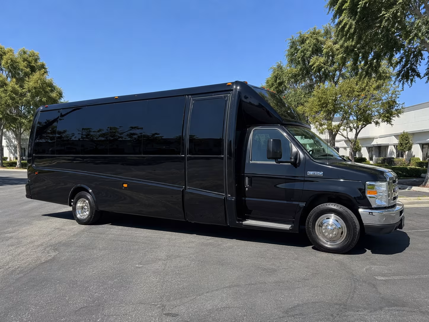 anaheim corporate retreat shuttle bus rentals
